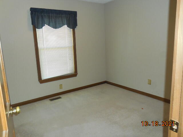 211 Falcon Road Versailles, KY 40383 - Photo 11 of 17 211 Falcon 016