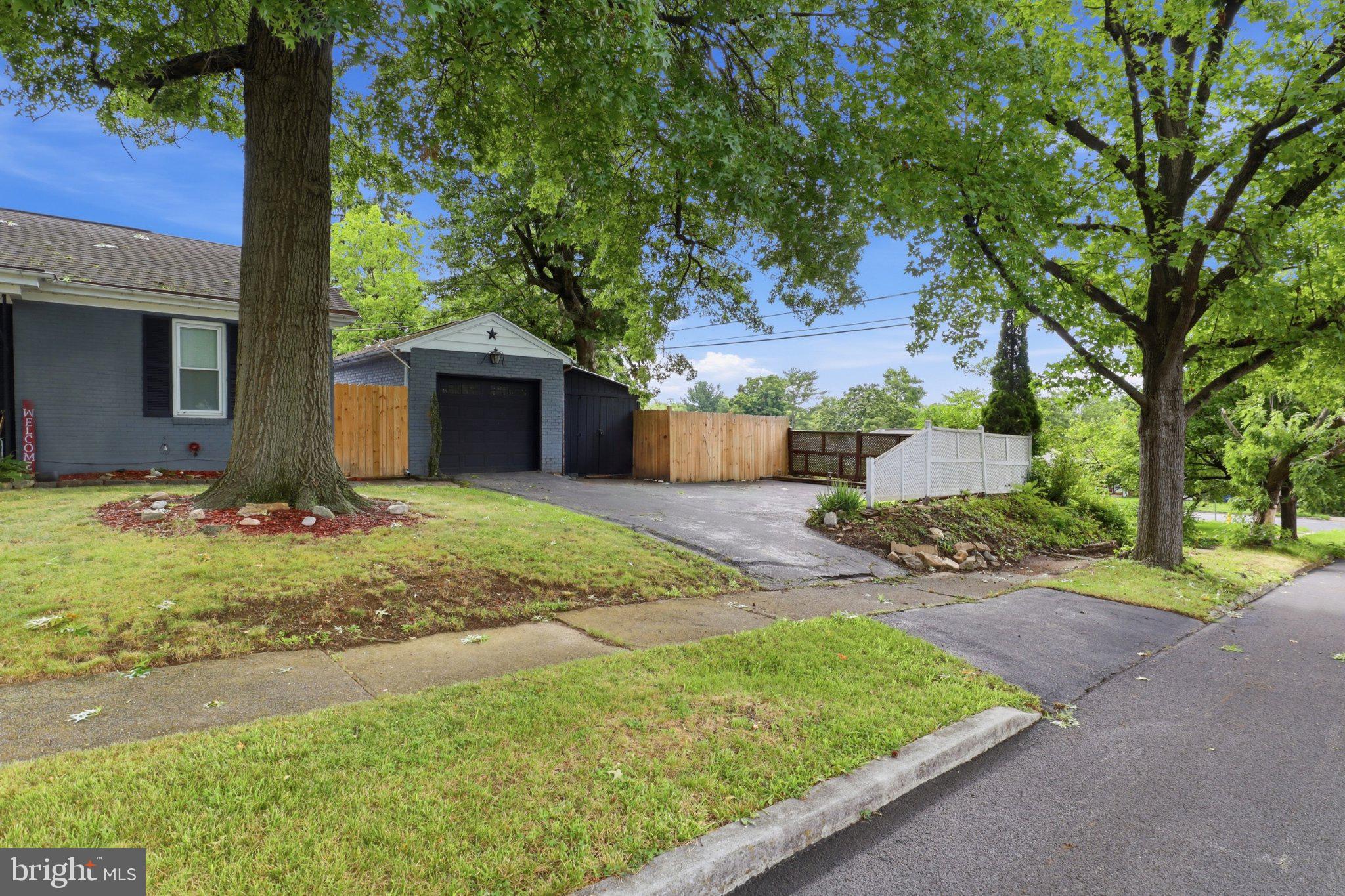 3501 Cloverfield Road Harrisburg, PA 17109 - Photo 3 of 28 Charming home with spacious yard.