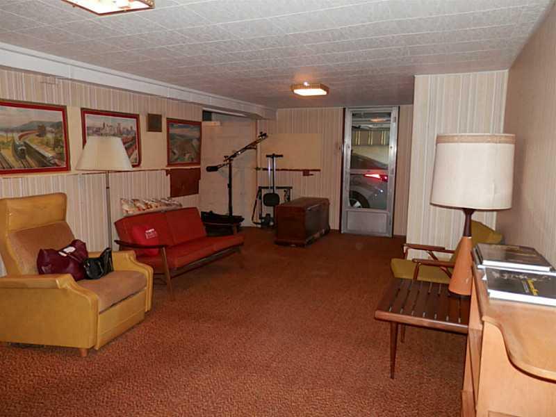 5248 Curry Road Baldwin, PA 15236 - Photo 13 of 19 Great Room.