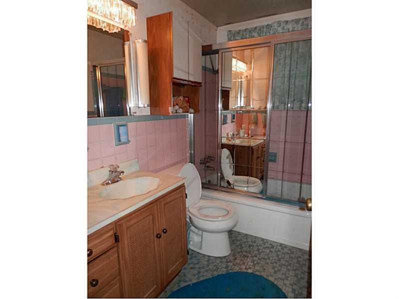 5248 Curry Road Baldwin, PA 15236 - Photo 10 of 19 Full Bath.