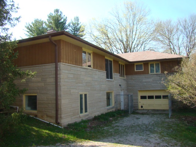 2415 North Headley Road Bloomington, IN 47408 - Photo 3 of 25