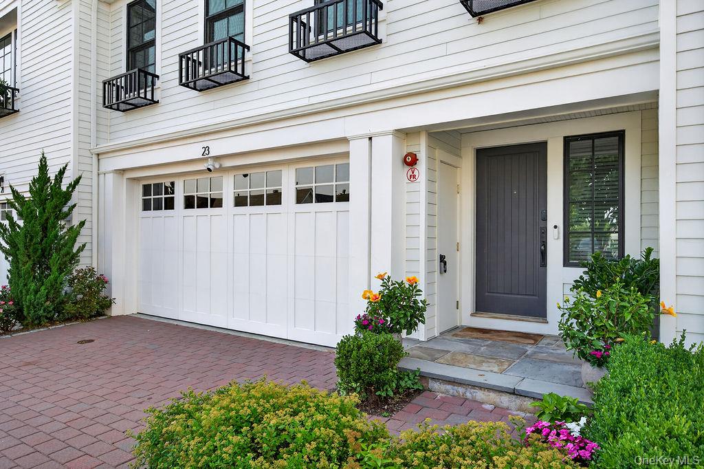 23 Honeysuckle Lane Rye Brook, NY 10573 - Photo 4 of 50