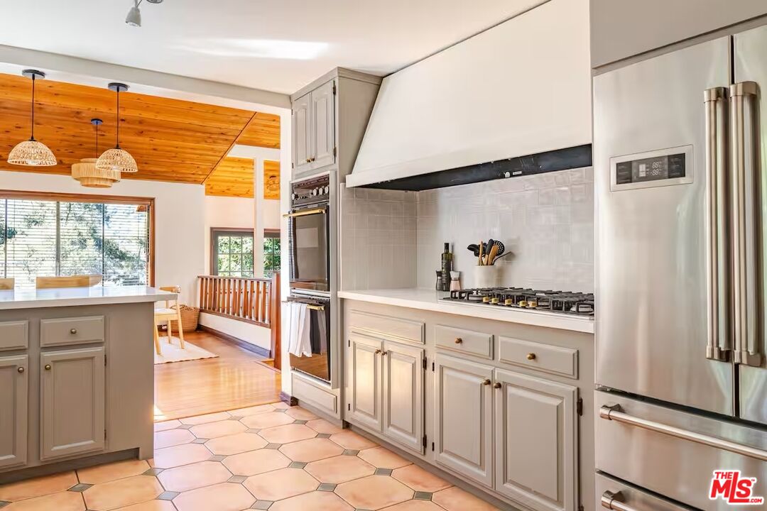 178 Muerdago Road Topanga, CA 90290 - Photo 11 of 73