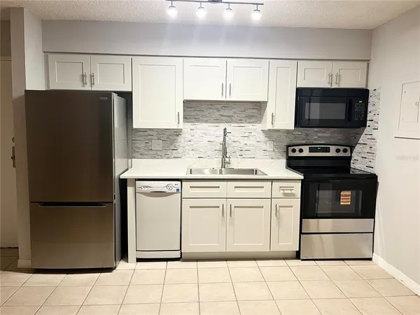 $1,300 | 2701 Hidden Lake Drive North, Unit F, Sarasota, FL 34237