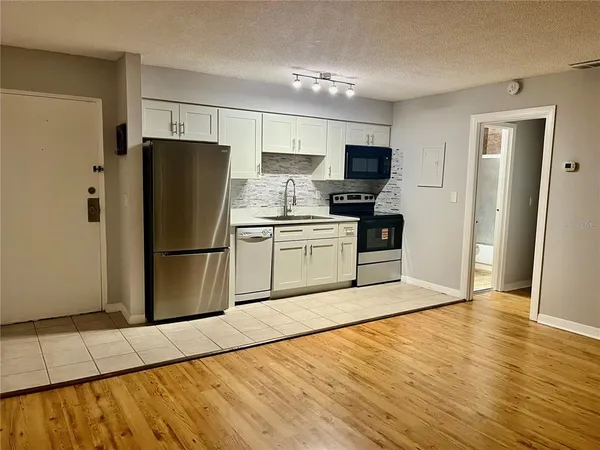 $1,300 | 2701 Hidden Lake Drive North, Unit F, Sarasota, FL 34237