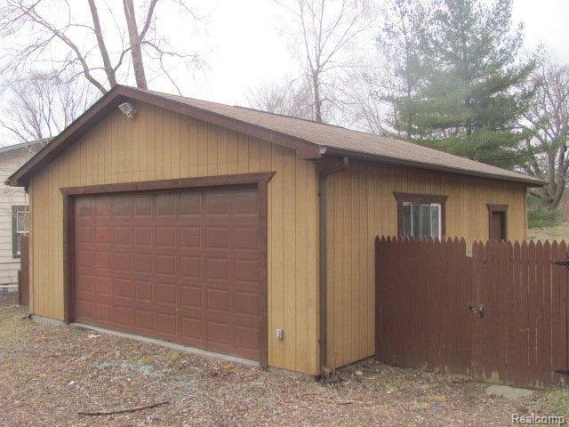 6127 Carroll Lk Road Commerce Township, MI 48382 - Photo 11 of 12 4garage.jpg
