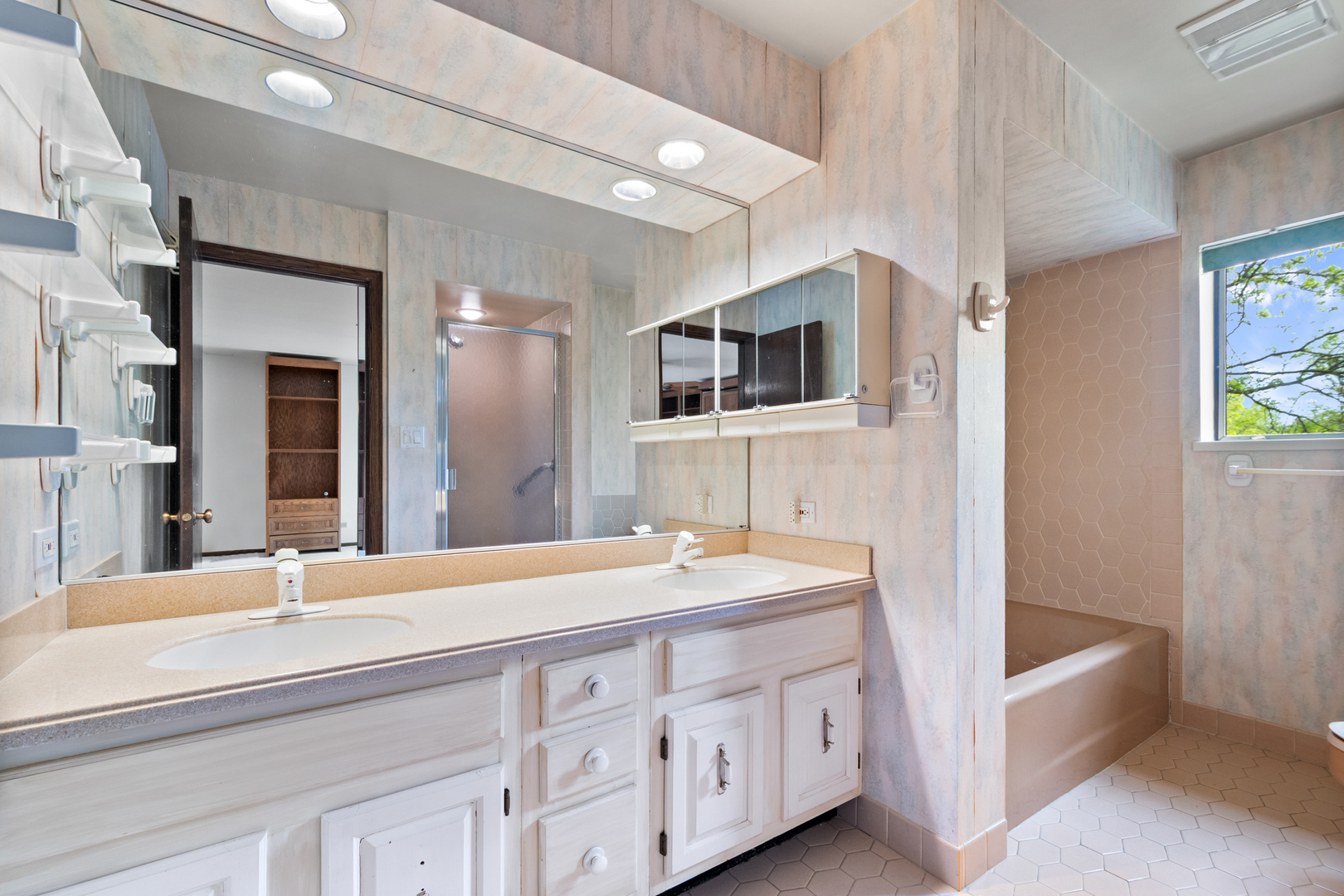 75 Boardwalk Place, Unit 203 Park Ridge, IL 60068 - Photo 14 of 24 Gallery Image 14