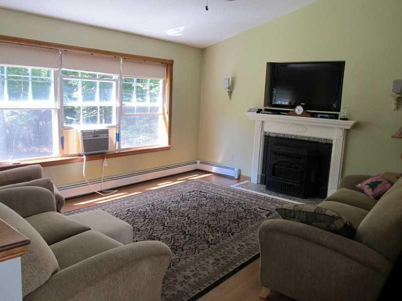 562 Bog Road Hermon, ME 04401 - Photo 3 of 25 Living Room.