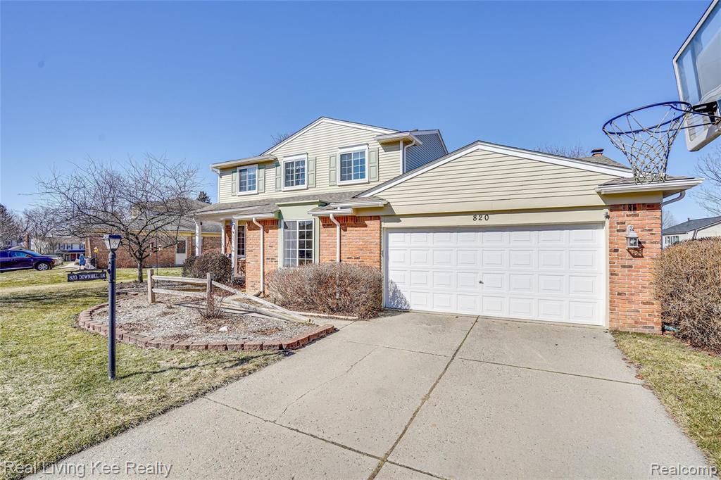 820 Downhill Lane Rochester Hills, MI 48307 - Photo 3 of 43
