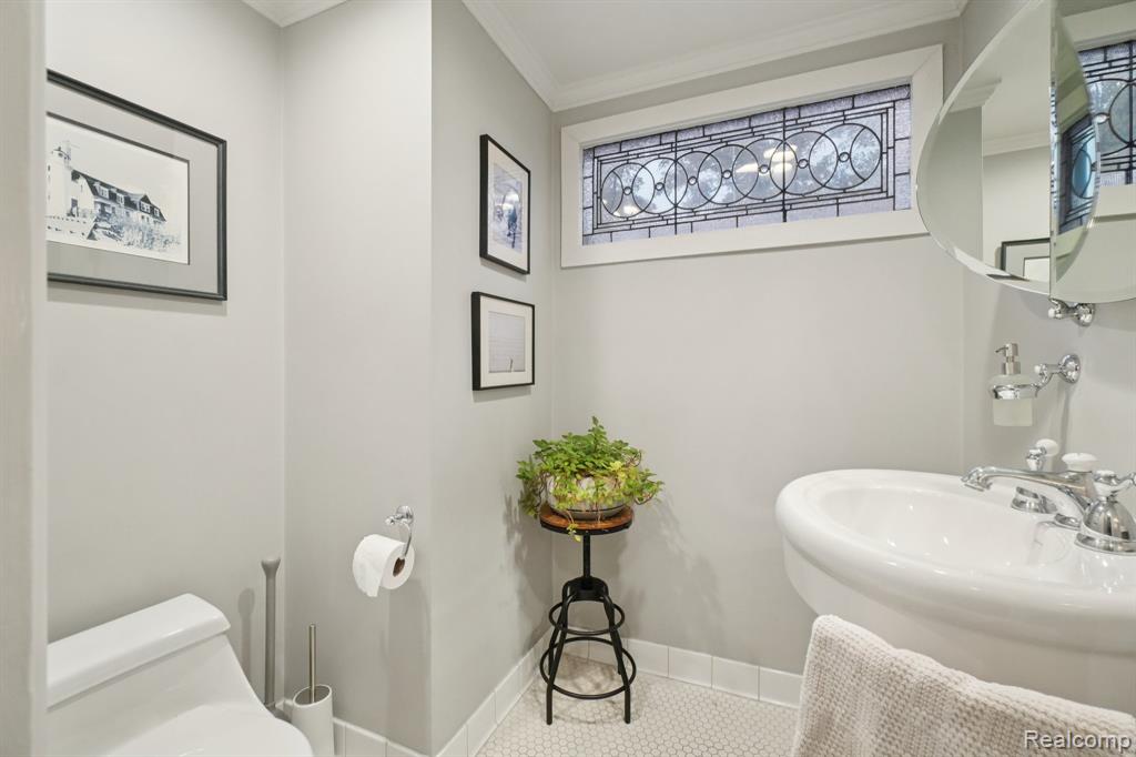 1039 Hawthorne Road Grosse Pointe Woods, MI 48236 - Photo 29 of 63