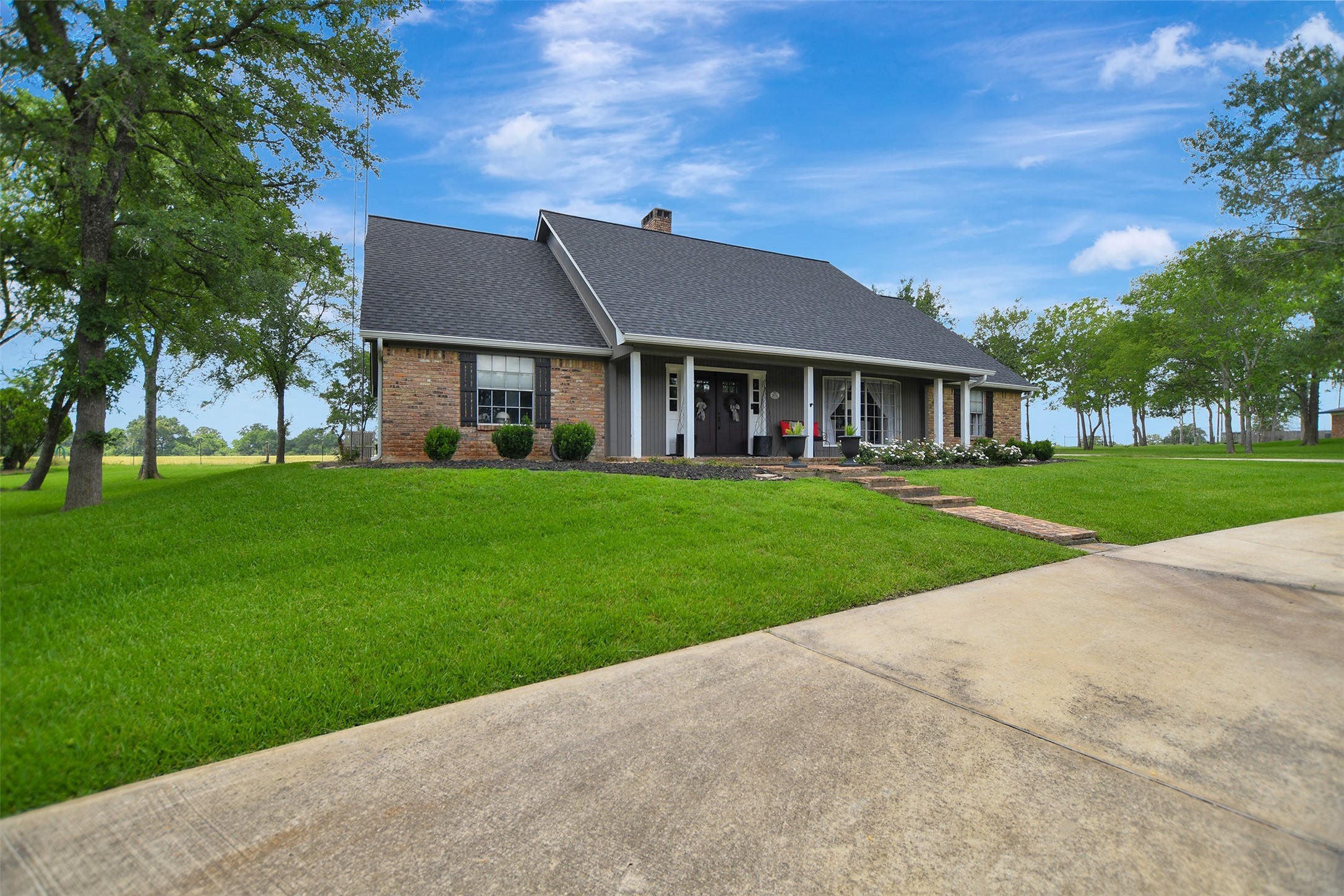 925 Standley Road Madisonville, TX 77864 - Photo 2 of 50
