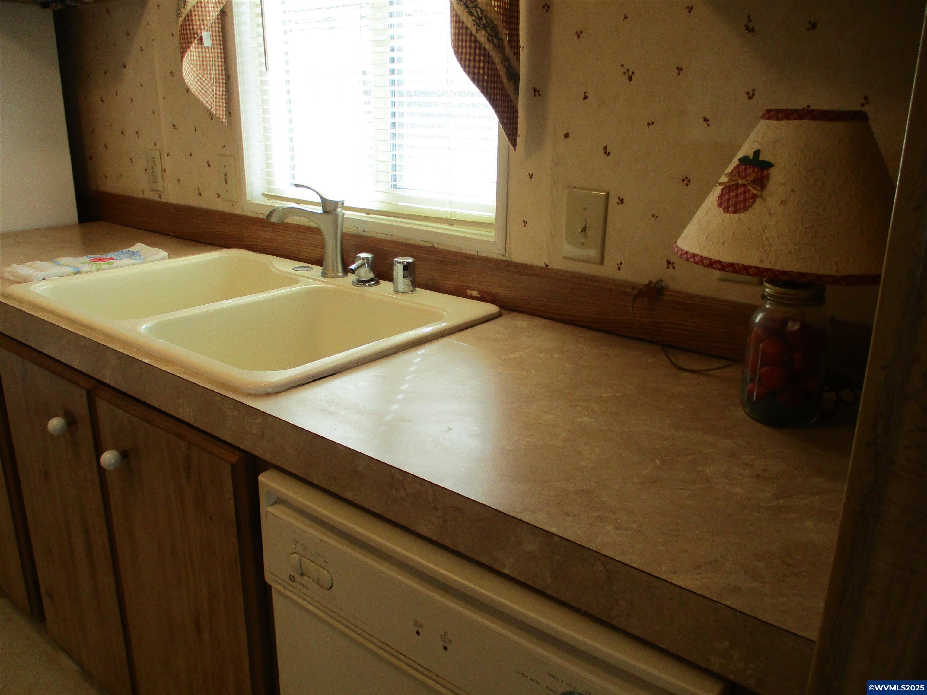 5422 Portland Road Northeast, Unit 114 Salem, OR 97305 - Photo 8 of 34 Gallery Image 8