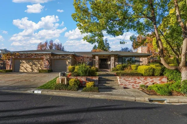 $2,600,000 | 2 Willow Springs Lane, Moraga, CA 94556