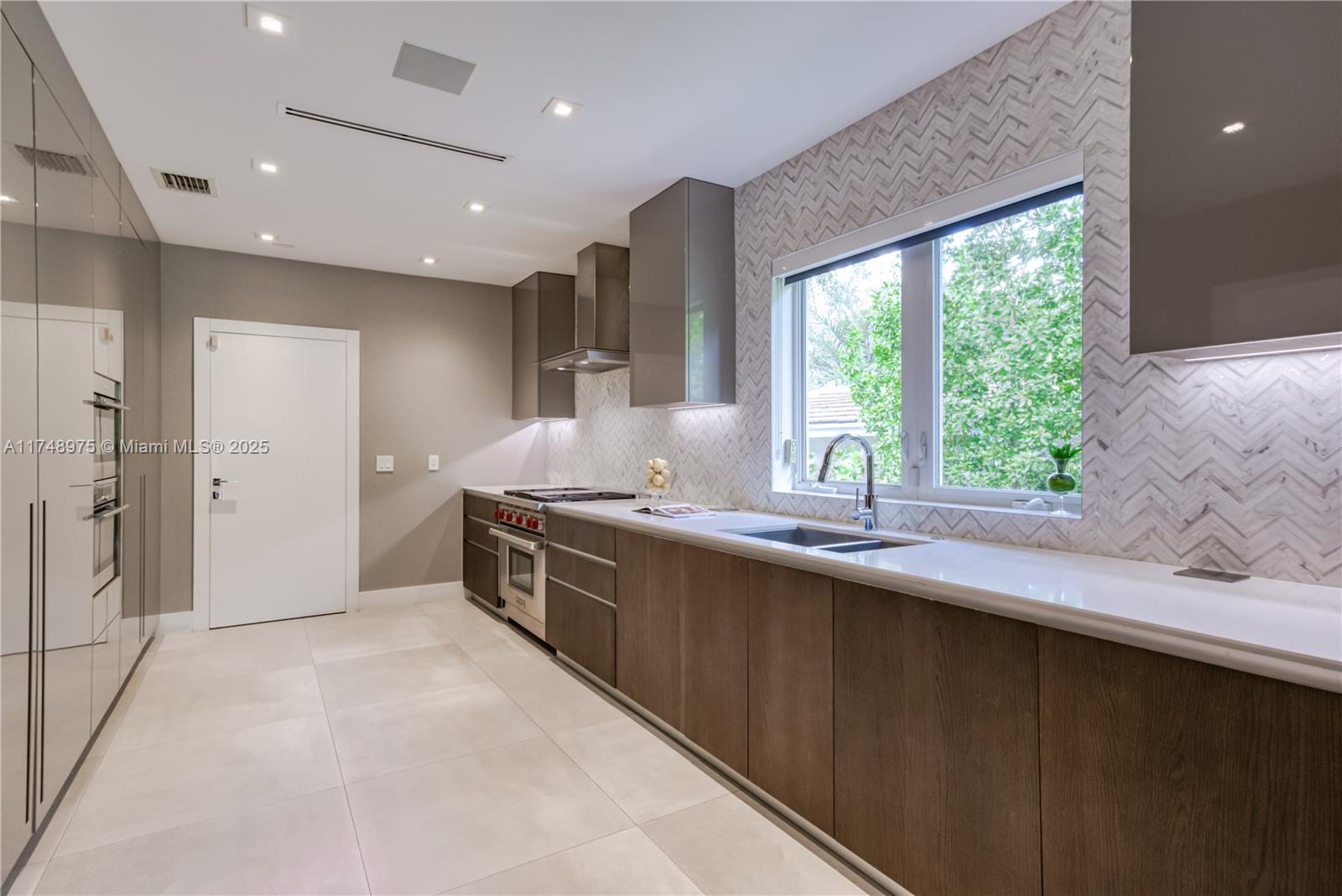 907 Jeronimo Drive Coral Gables, FL 33146 - Photo 17 of 64