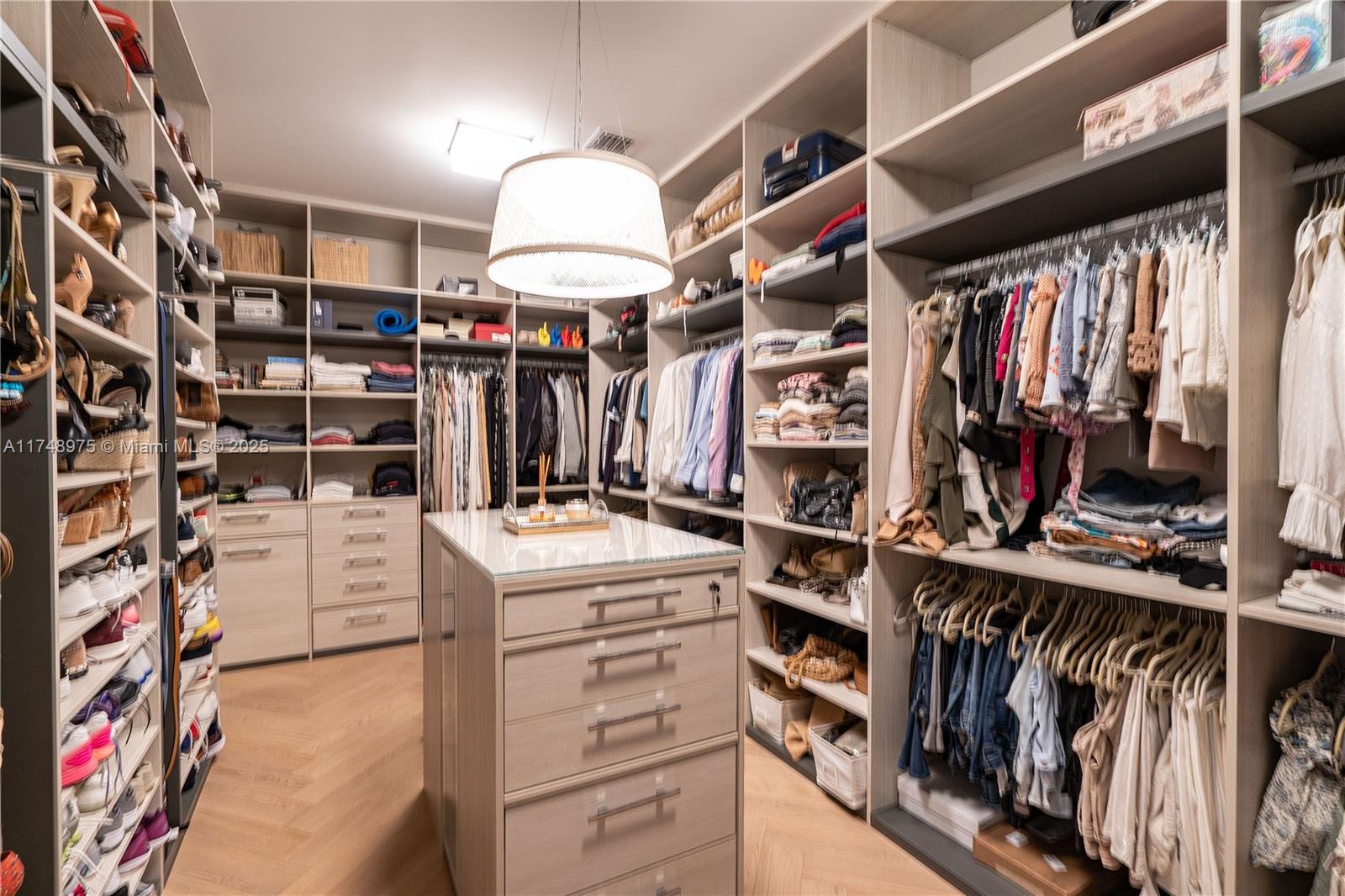 907 Jeronimo Drive Coral Gables, FL 33146 - Photo 29 of 64