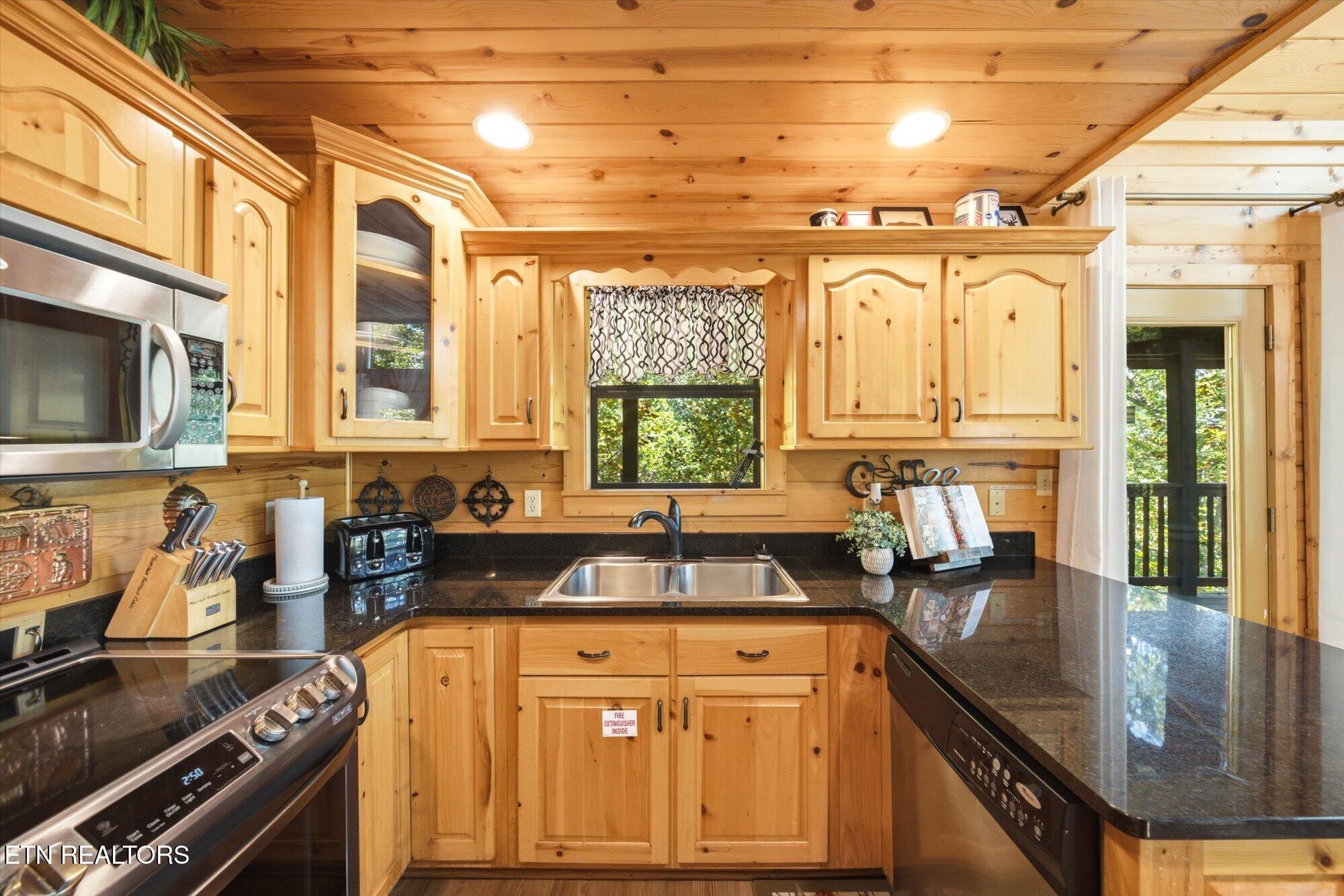 2440 Breezy Road Sevierville, TN 37876 - Photo 11 of 35 Granite Counters