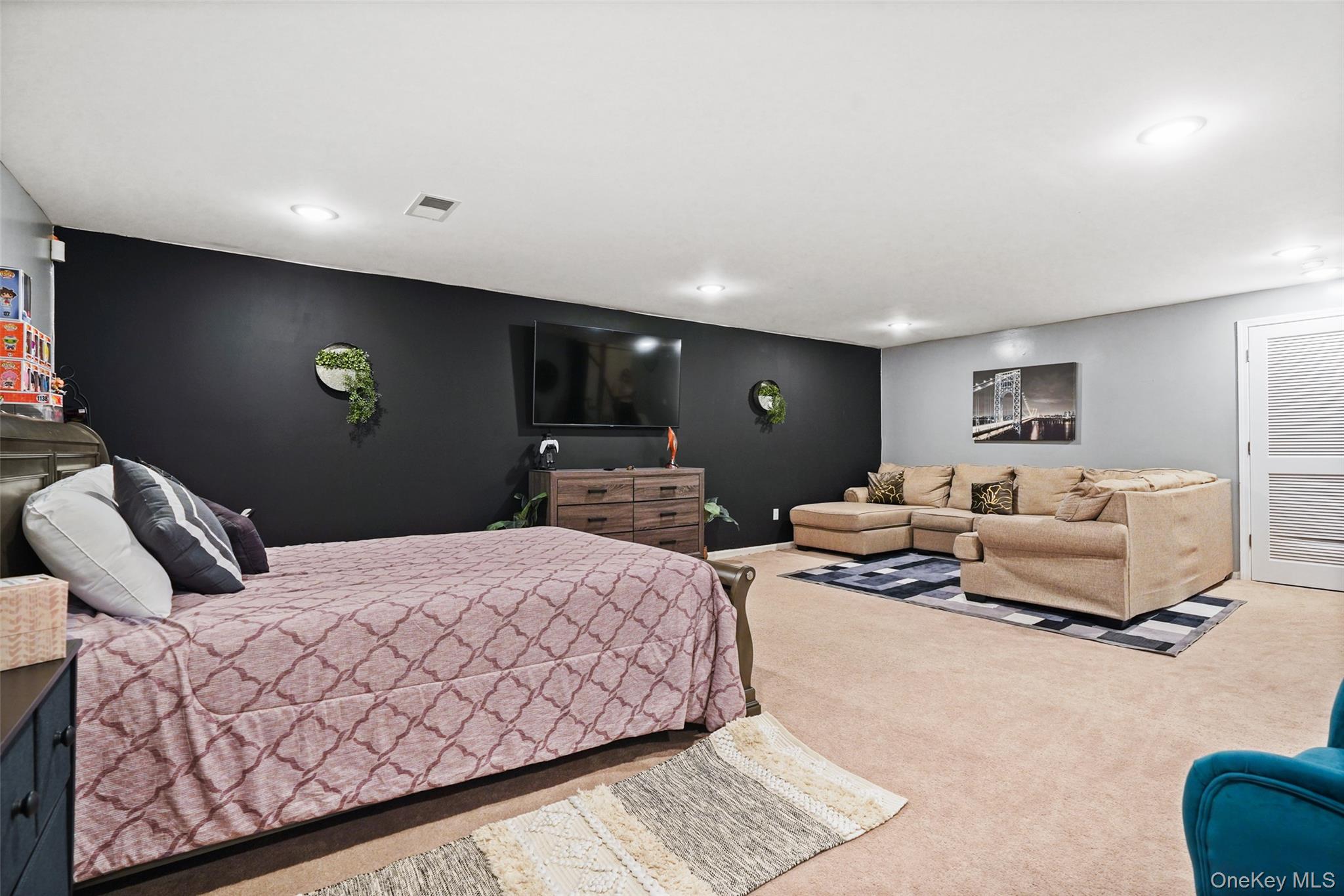 28 Magnolia Pk Road Middletown, NY 10940 - Photo 22 of 25 a bed room with two bed and a couch