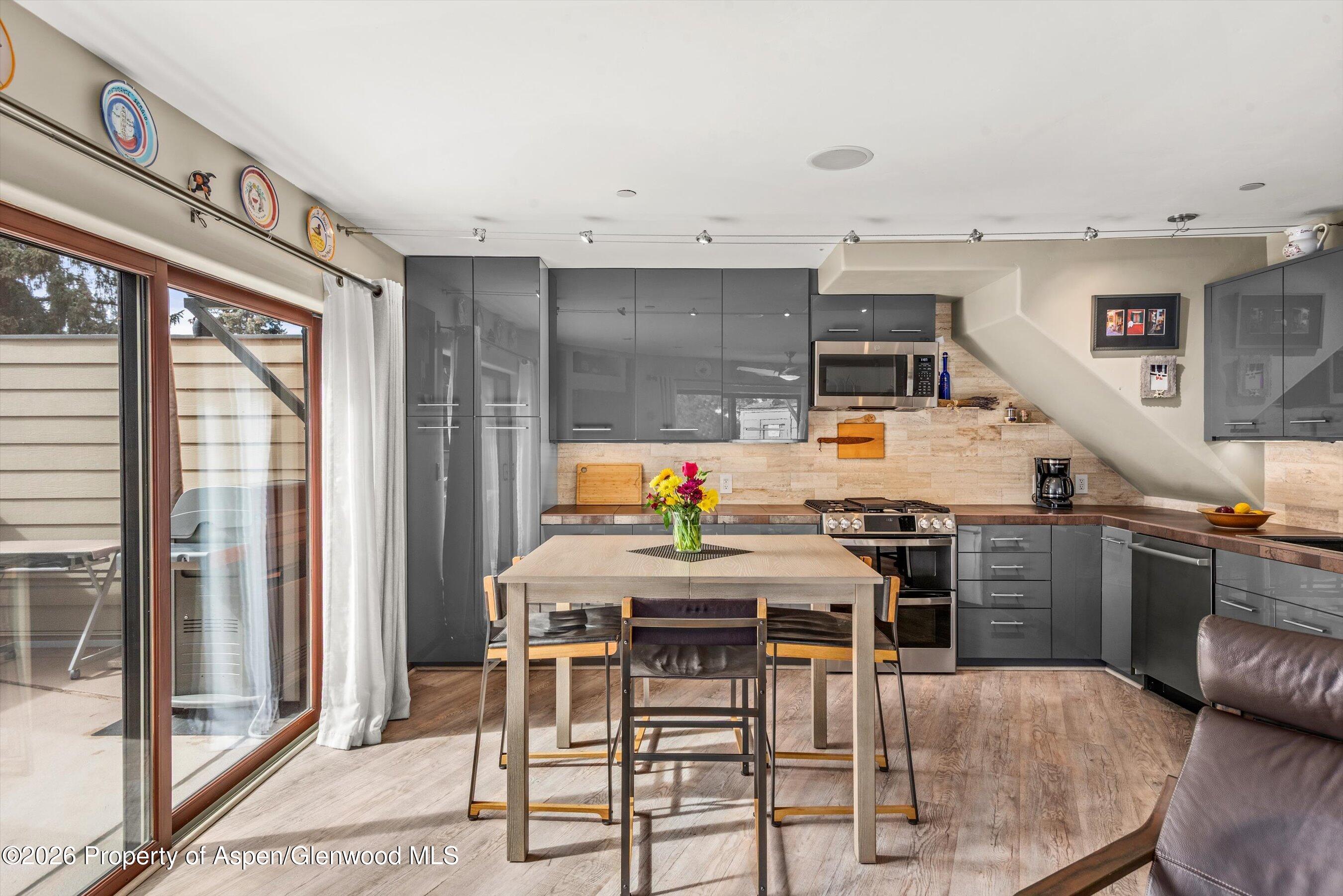 100 Midland Avenue, Unit 104 Basalt, CO 81621 - Photo 5 of 18 KITCHEN WITH DINING TABLE
