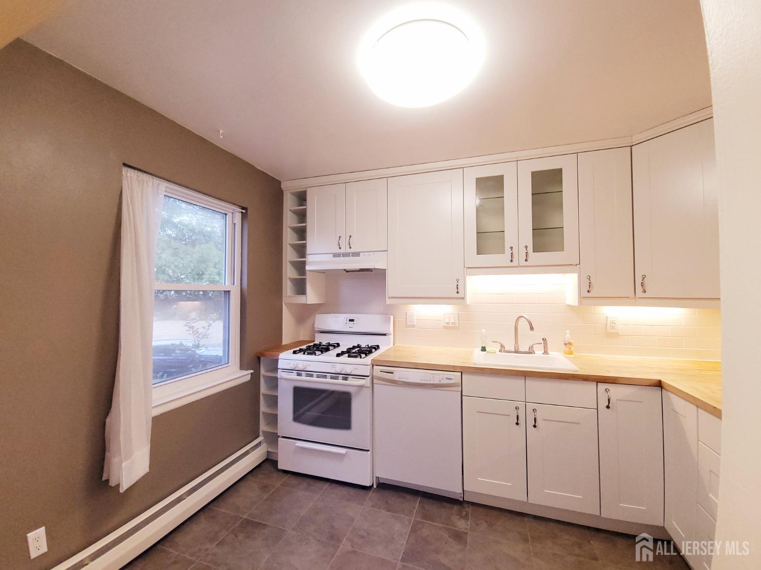50 Fox Road, Unit 8B Edison, NJ 08817 - Photo 16 of 35 a kitchen with cabinets a sink and appliances