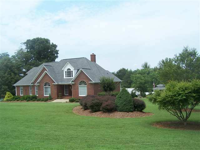 805 Old Mill Road Campobello, SC 29322 - Photo 4 of 24