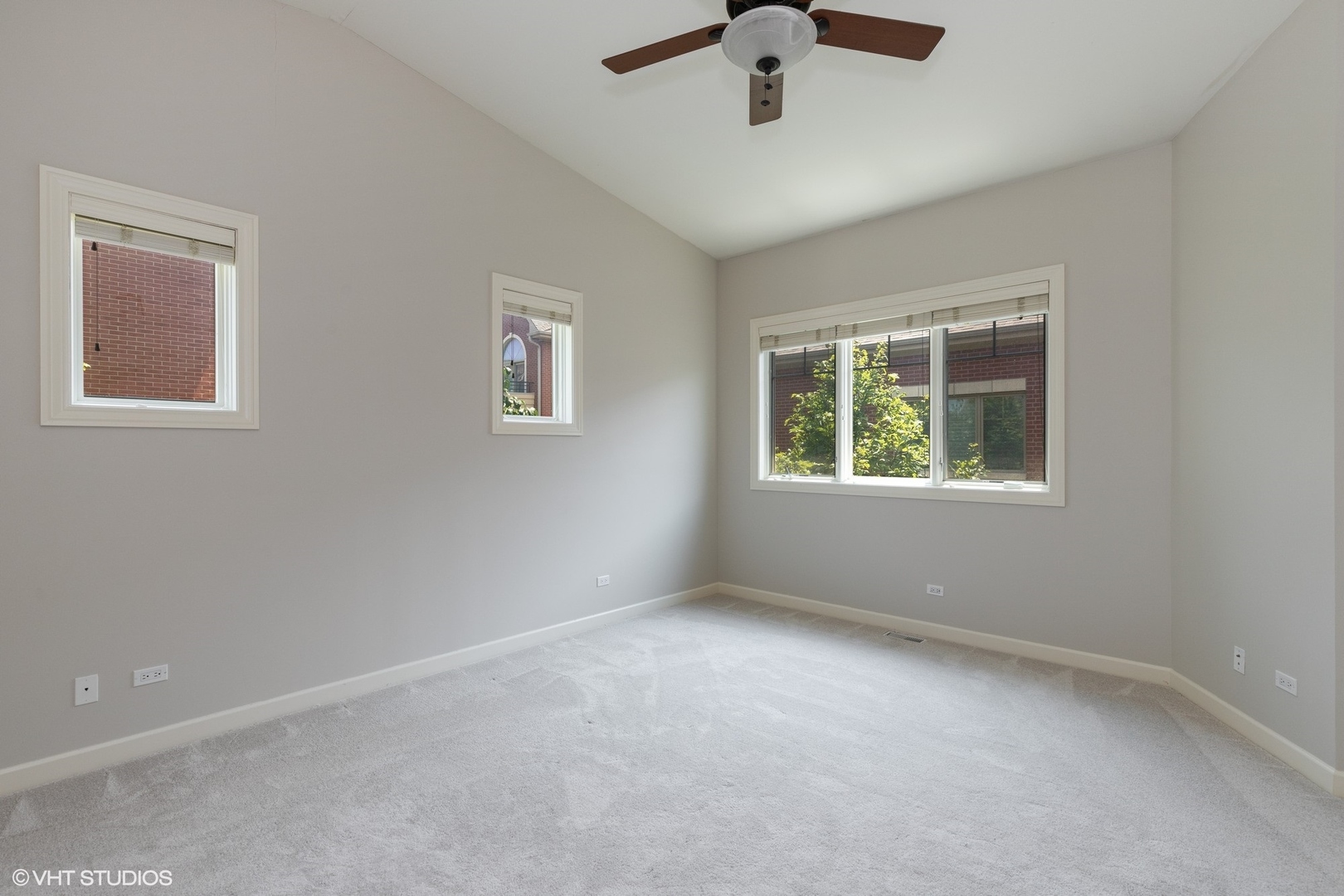 21 Northfield Terrace, Unit 21 Wheeling, IL 60090 - Photo 10 of 18 an empty room with a window