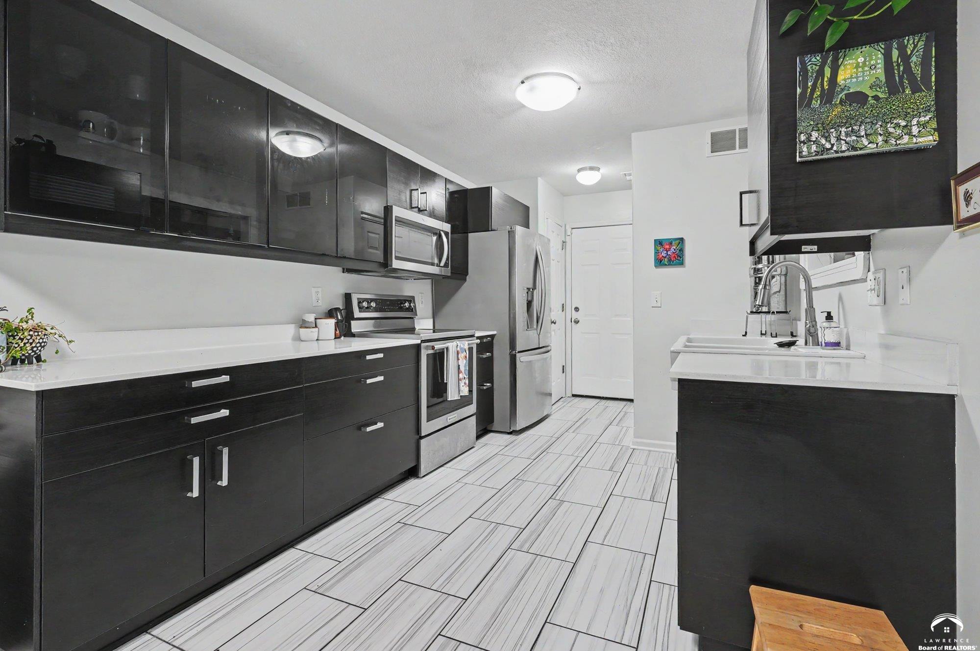 1829 Delaware Street Lawrence, KS 66044 - Photo 12 of 42