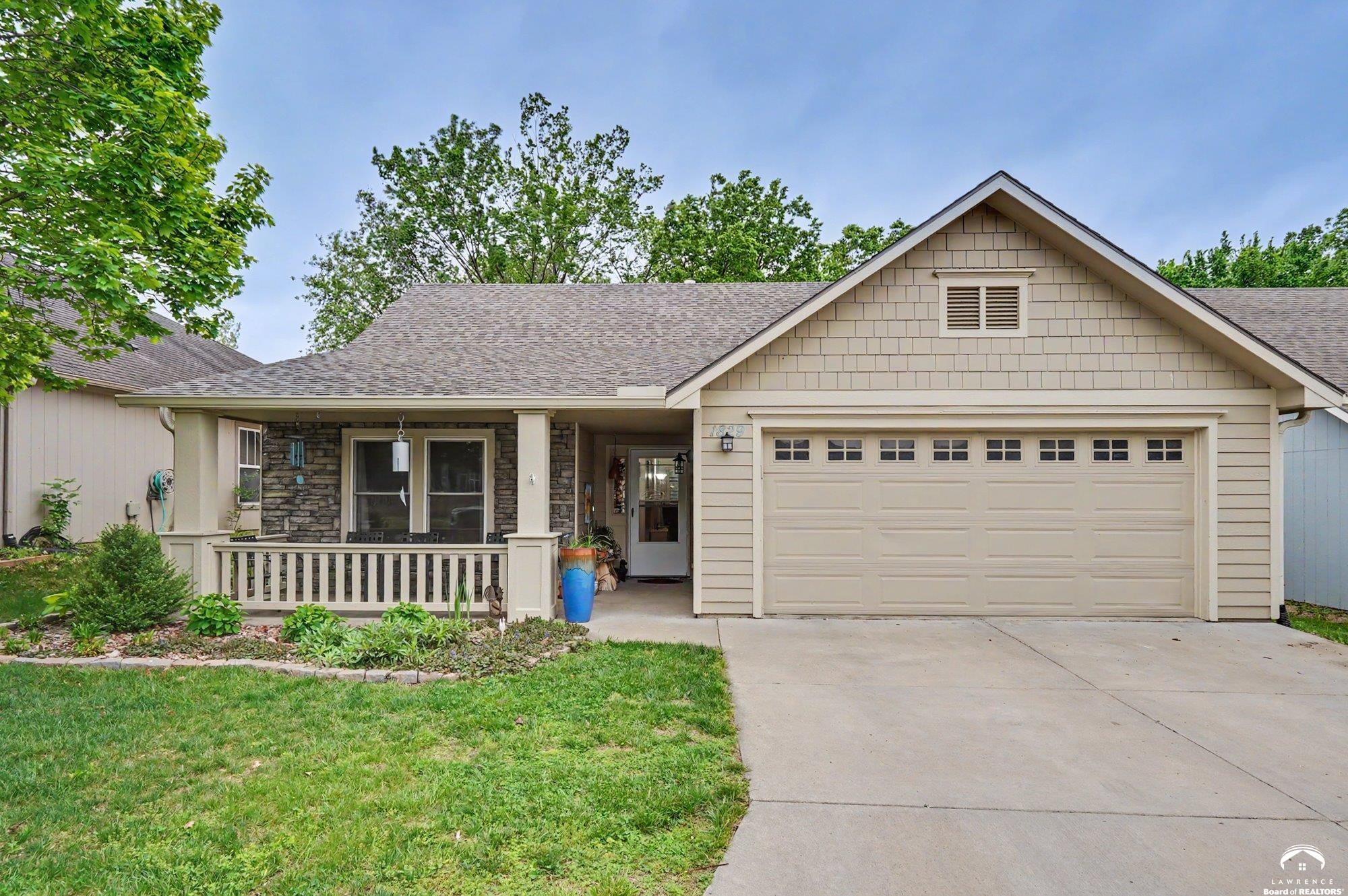 1829 Delaware Street Lawrence, KS 66044 - Photo 2 of 42