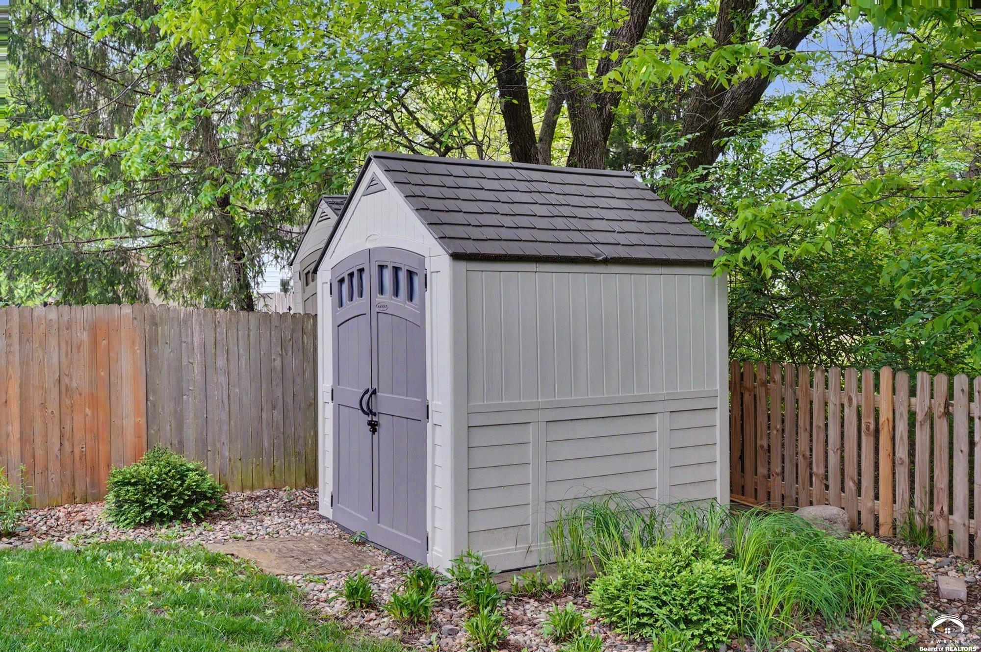 1829 Delaware Street Lawrence, KS 66044 - Photo 35 of 42