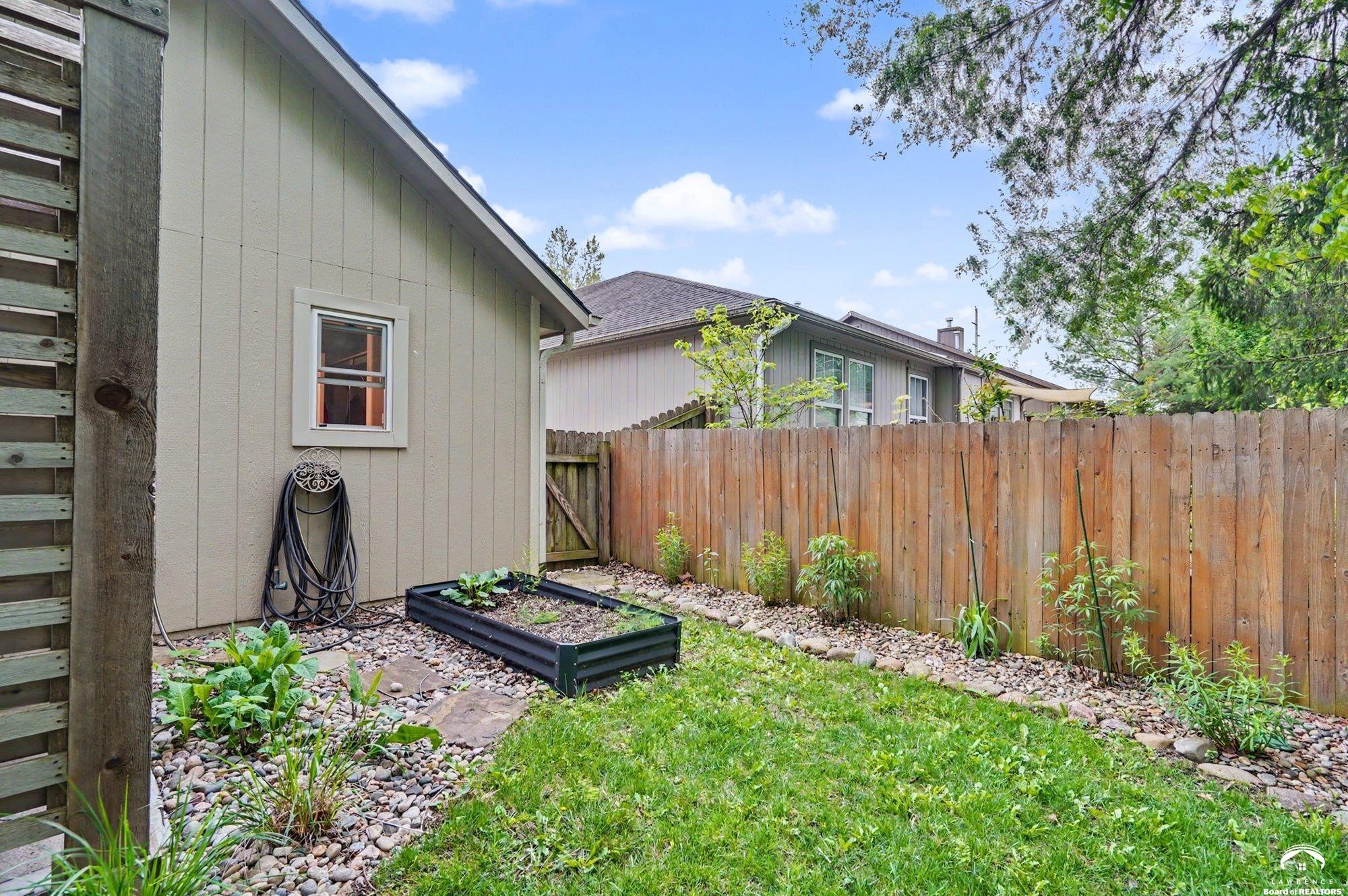 1829 Delaware Street Lawrence, KS 66044 - Photo 39 of 42