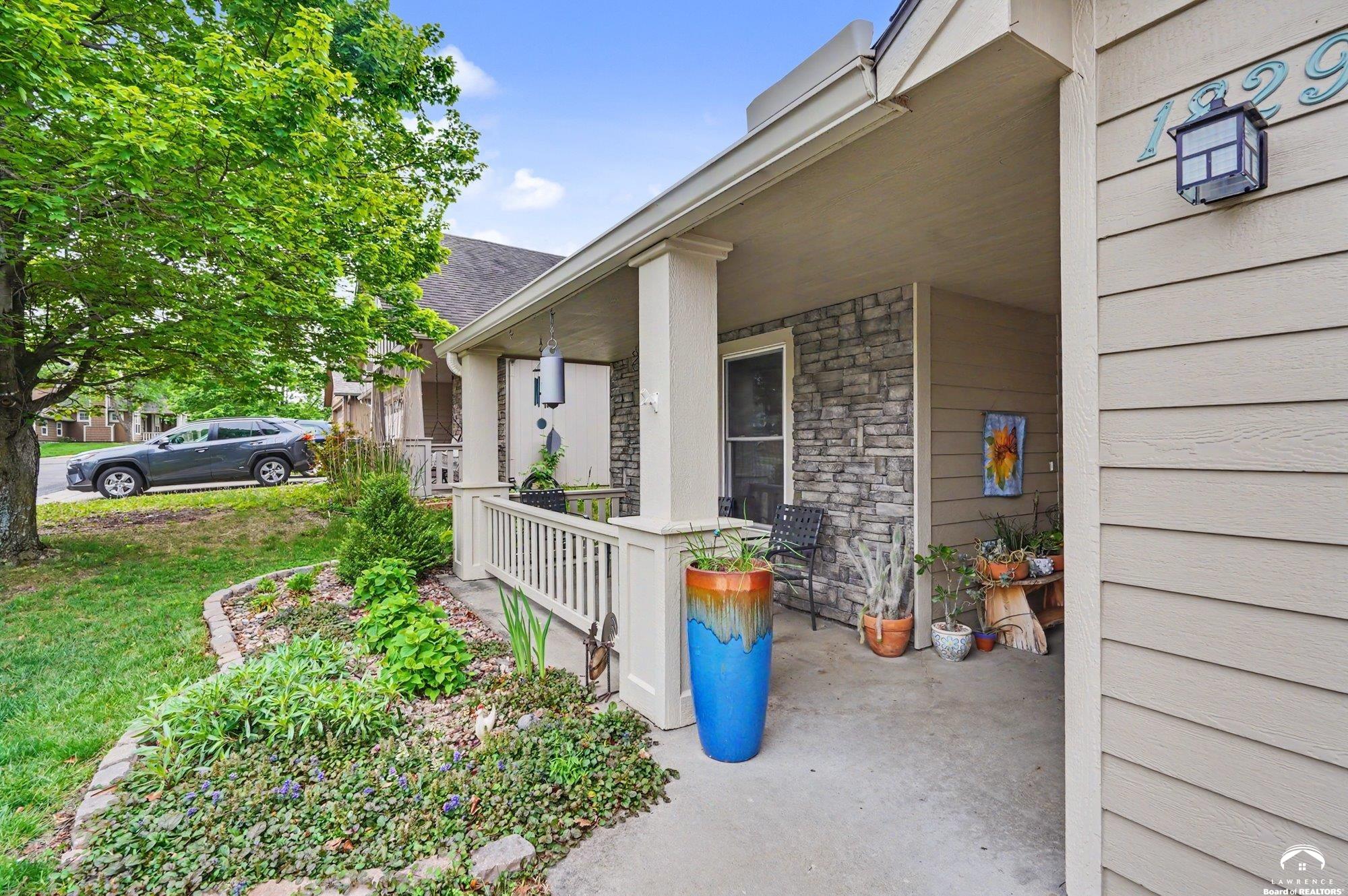 1829 Delaware Street Lawrence, KS 66044 - Photo 4 of 42
