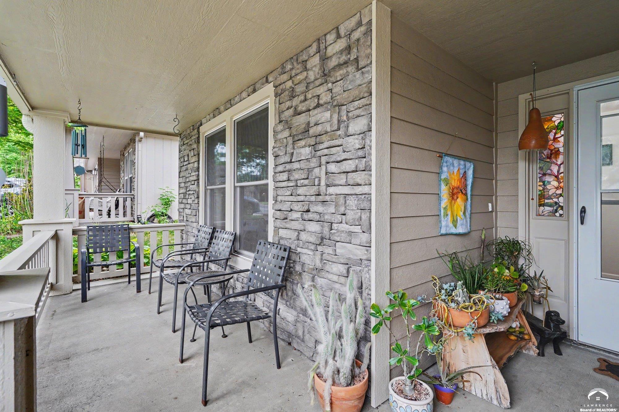 1829 Delaware Street Lawrence, KS 66044 - Photo 5 of 42