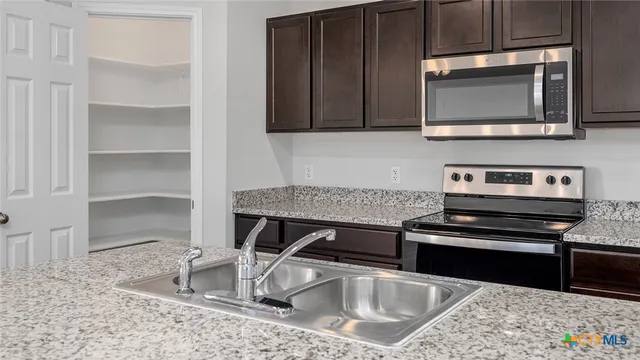 $271,970 | 6908 Gilbert Drive, Killeen, TX 76549