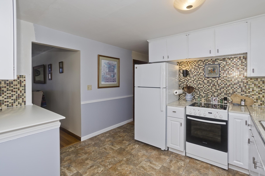 854 Grayson Drive Springfield, MA 01119 - Photo 11 of 40