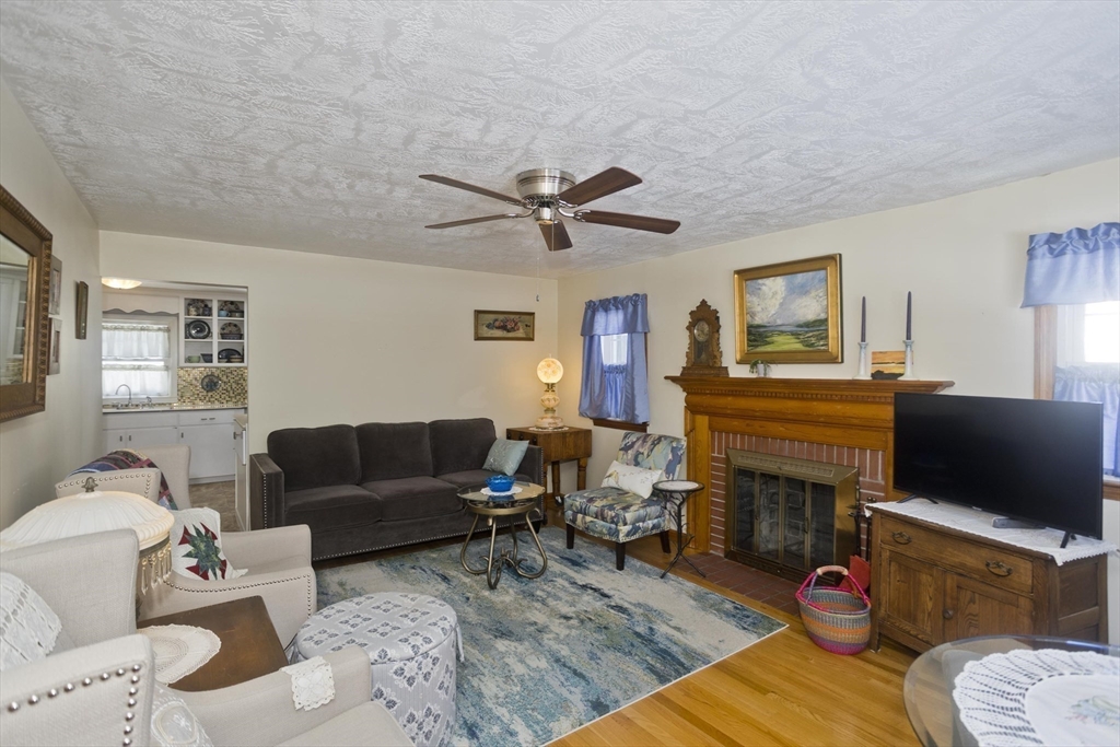 854 Grayson Drive Springfield, MA 01119 - Photo 12 of 40