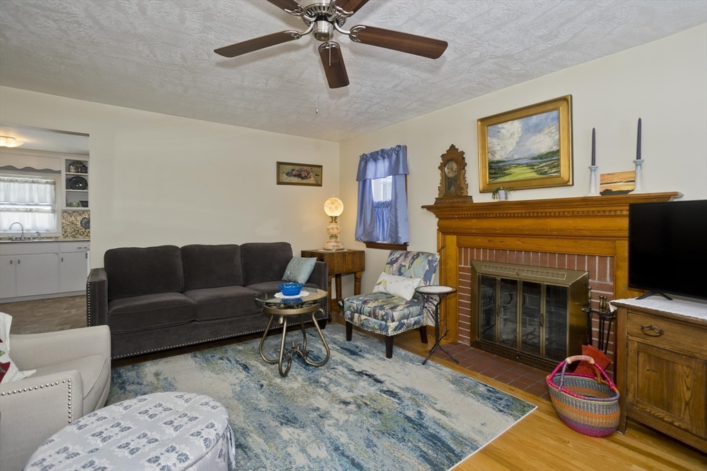 854 Grayson Drive Springfield, MA 01119 - Photo 13 of 40