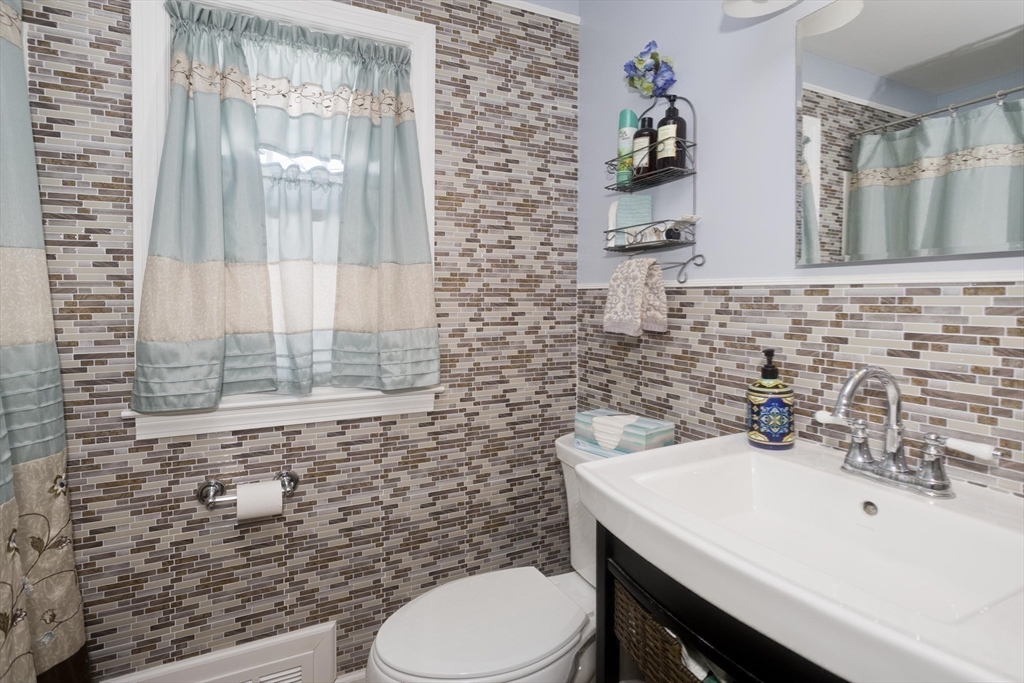 854 Grayson Drive Springfield, MA 01119 - Photo 28 of 40