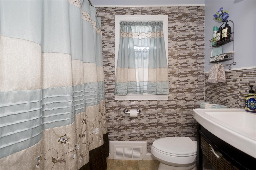 854 Grayson Drive Springfield, MA 01119 - Photo 29 of 40