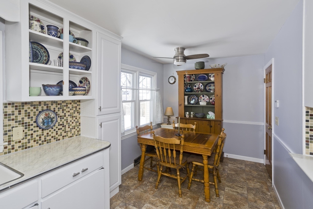 854 Grayson Drive Springfield, MA 01119 - Photo 9 of 40