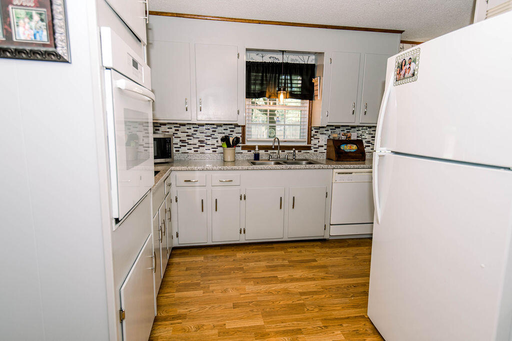 380 Chamblee Road Walterboro, SC 29488 - Photo 7 of 43 24