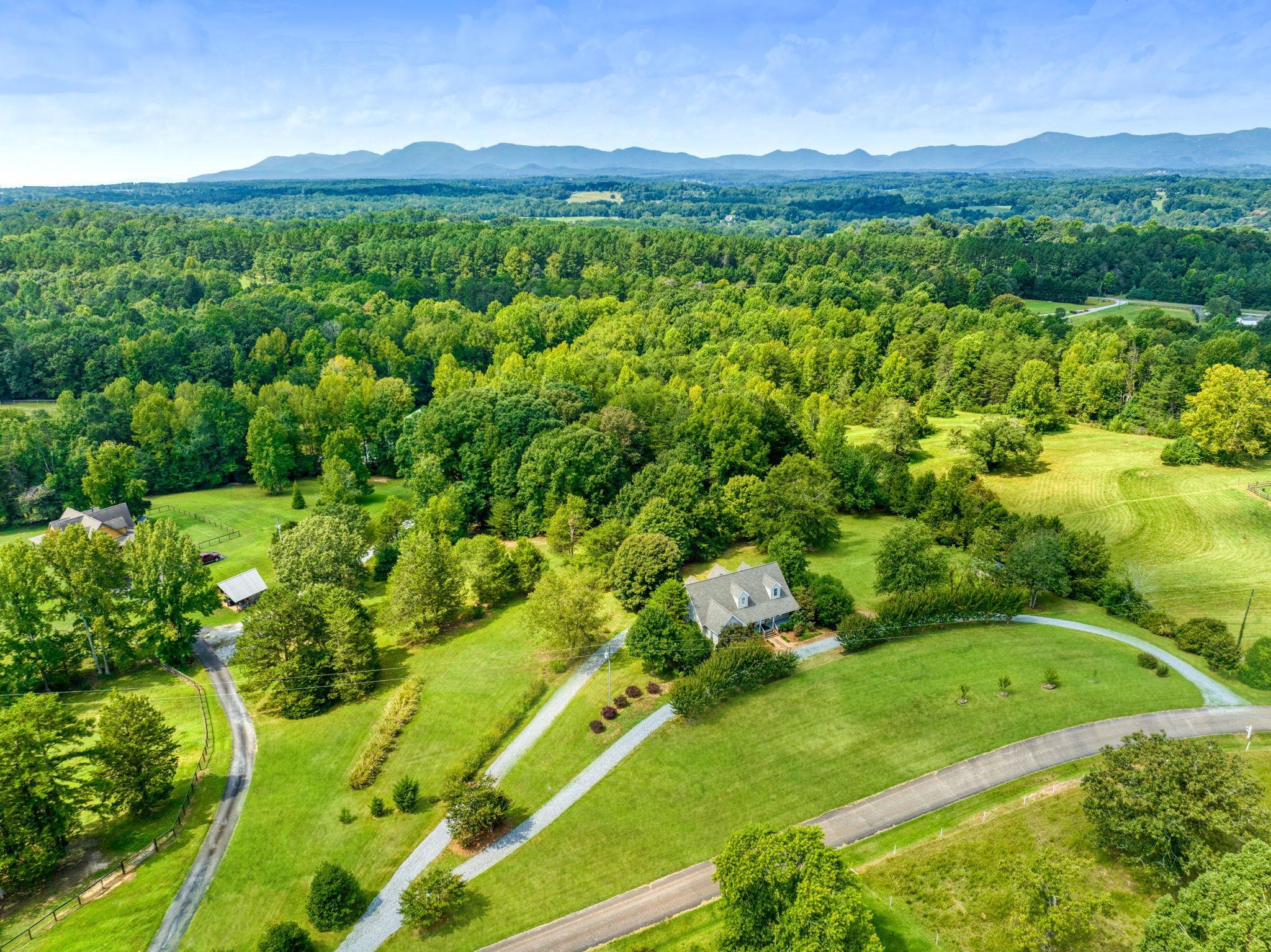365 Loop Road Campobello, SC 29322 - Photo 2 of 35