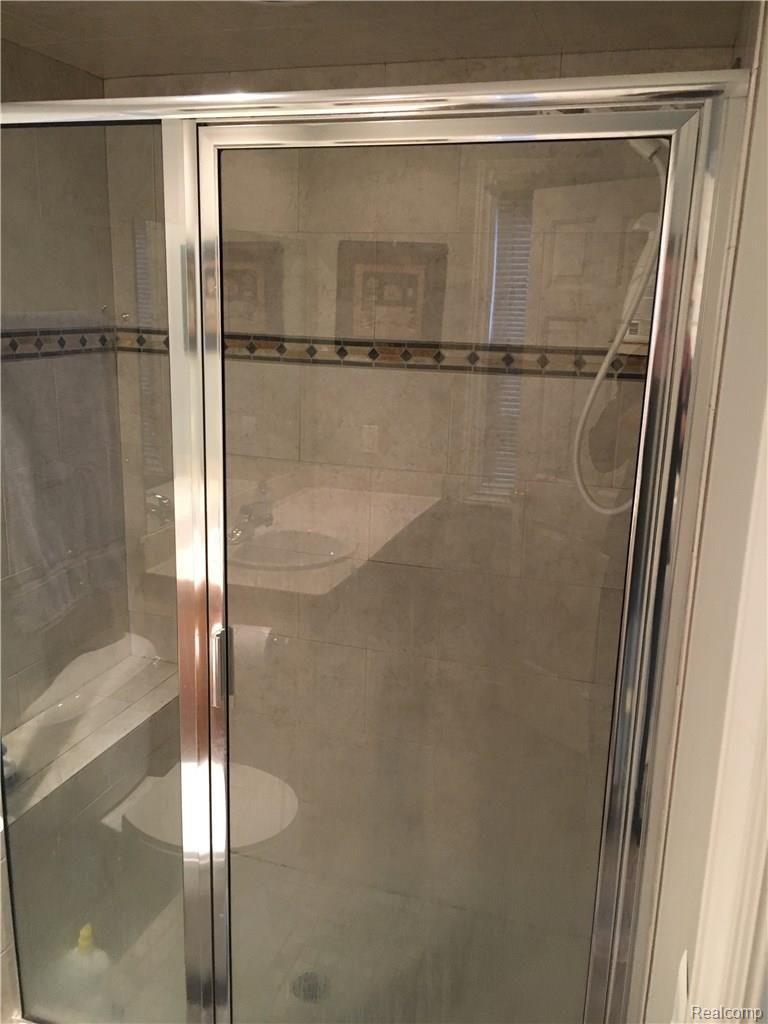 16191 Moore Park Road Macomb, MI 48044 - Photo 11 of 22 Master Bath
