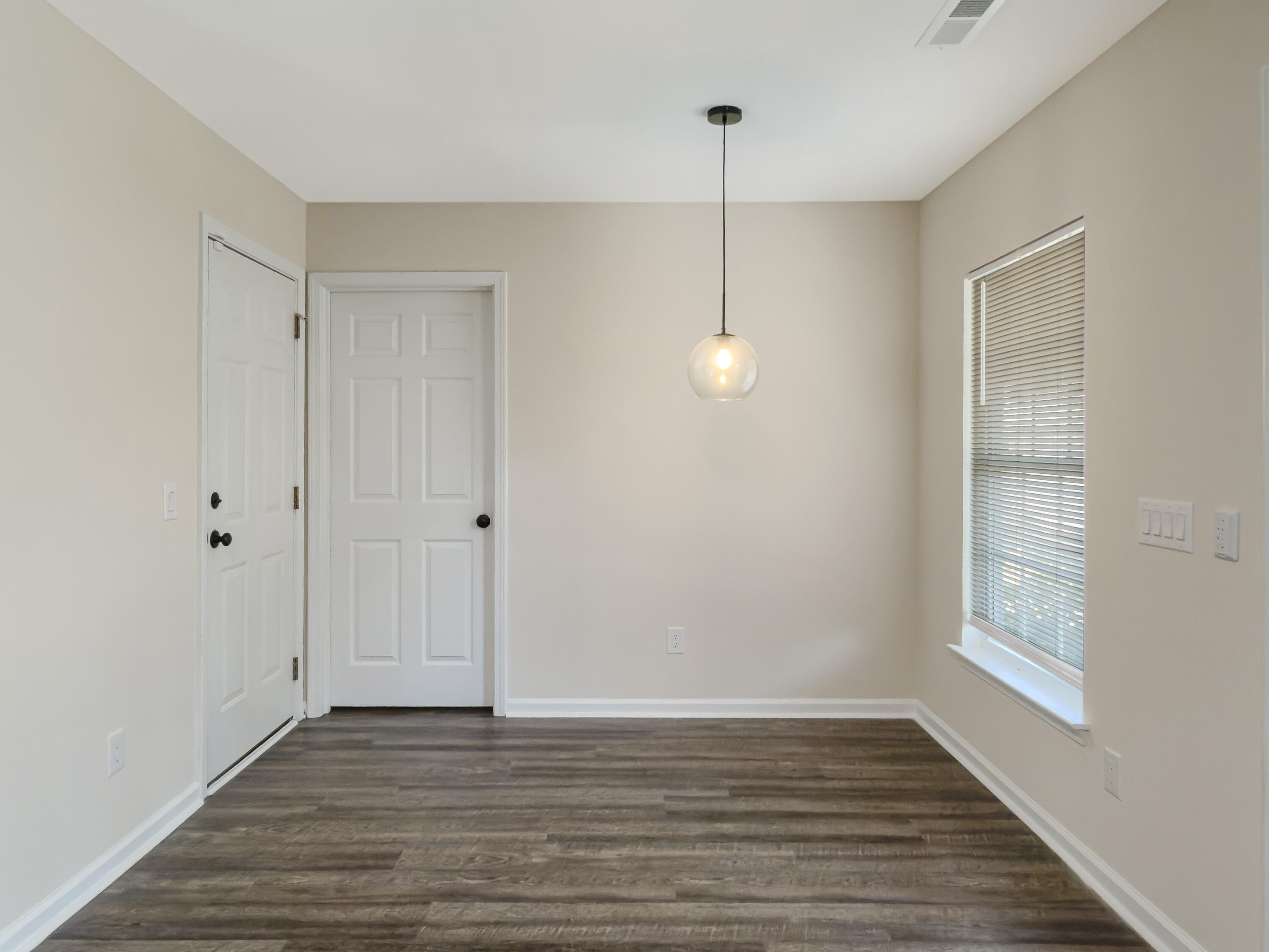 240 Border Road Goose Creek, SC 29445 - Photo 11 of 27 Eat-in kitchen