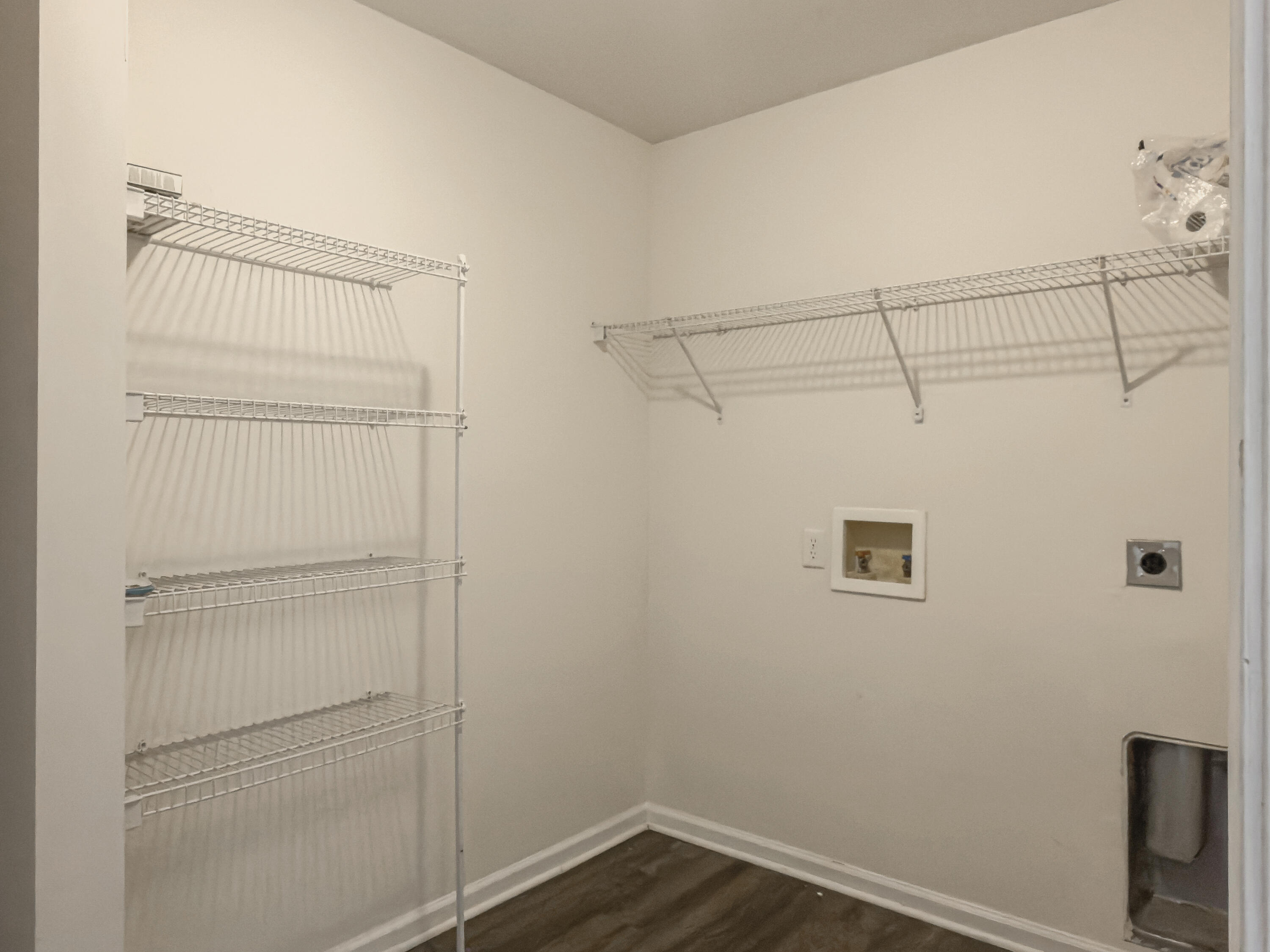 240 Border Road Goose Creek, SC 29445 - Photo 24 of 27 Laundry room
