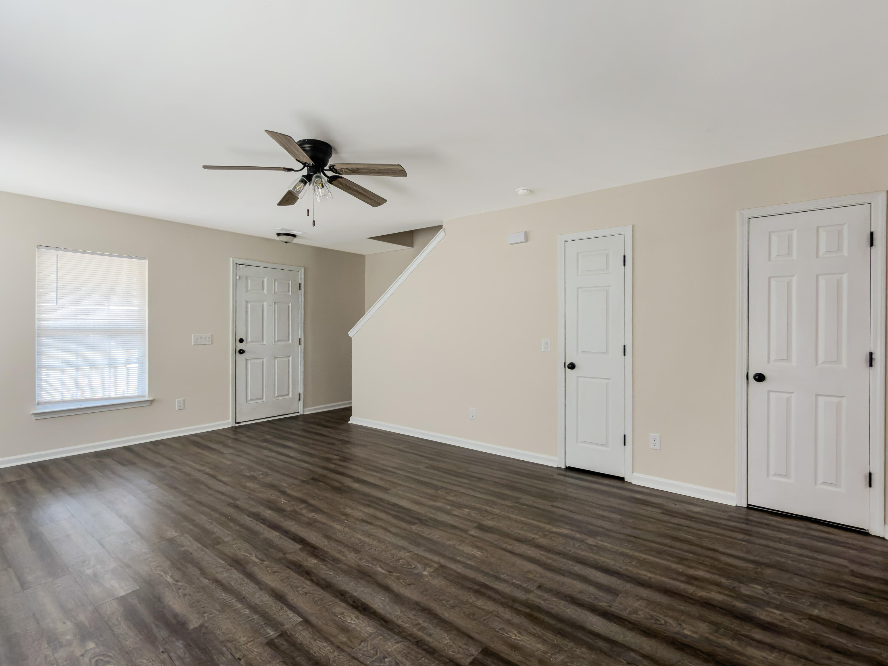 240 Border Road Goose Creek, SC 29445 - Photo 4 of 27 Living room