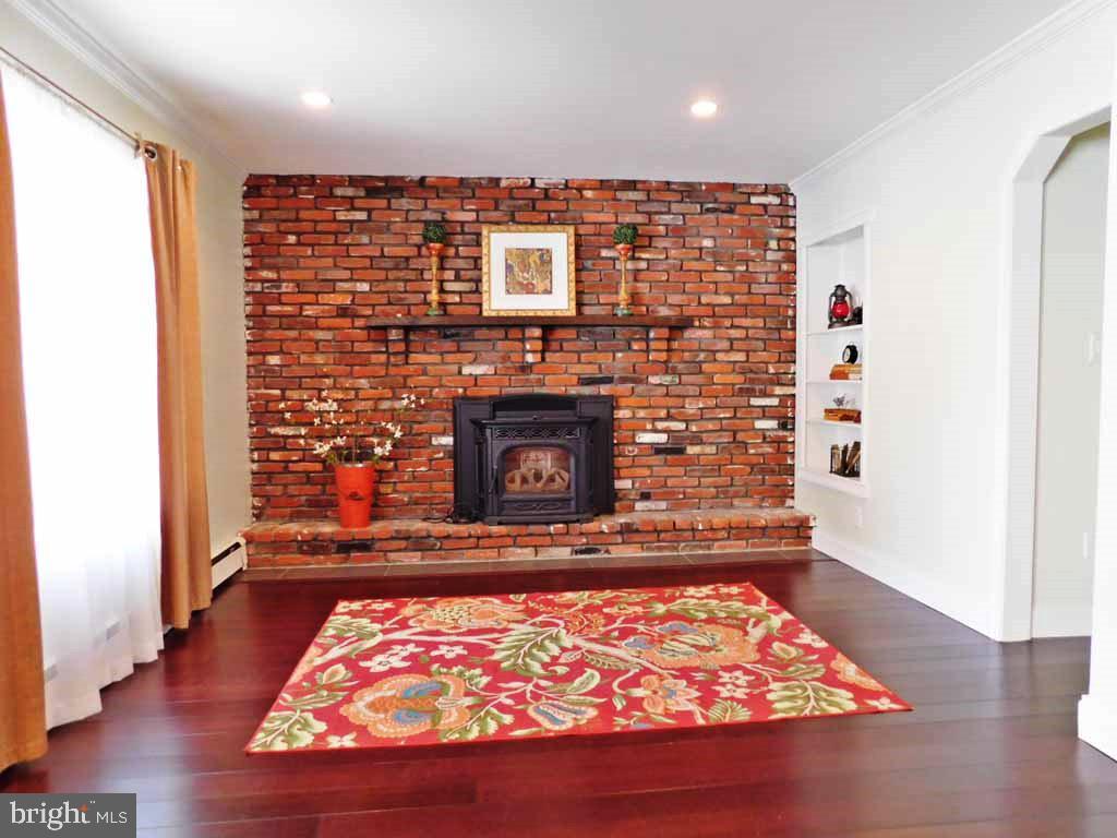 2 Hollow Road Levittown, PA 19056 - Photo 2 of 39 Living Room