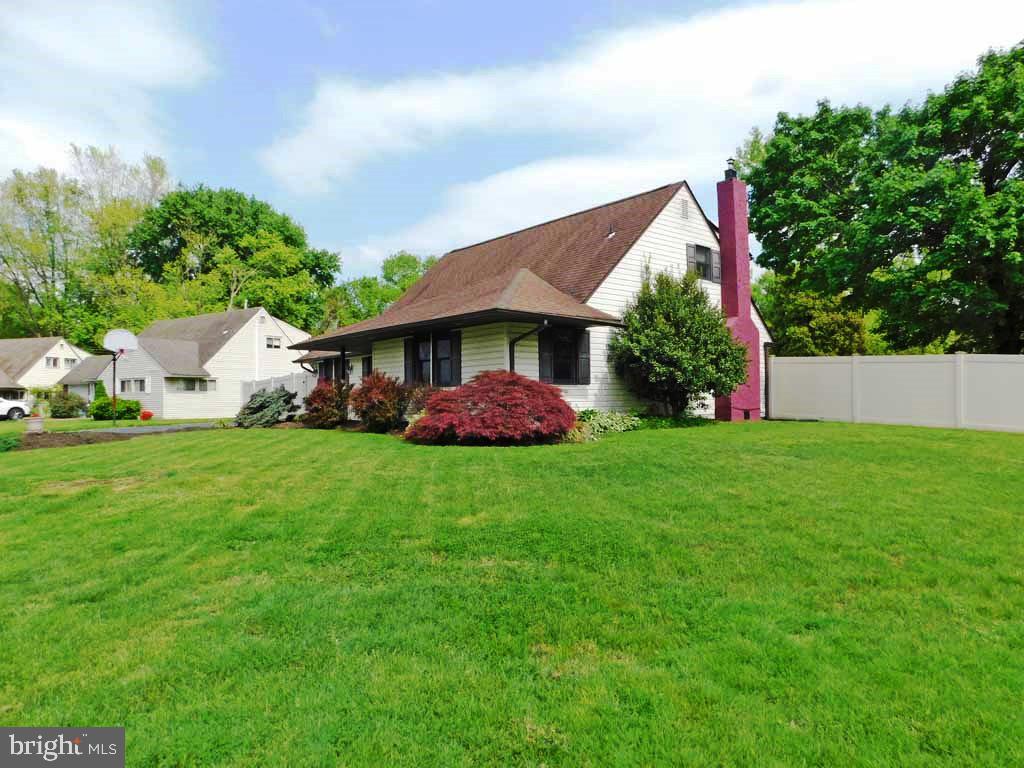 2 Hollow Road Levittown, PA 19056 - Photo 14 of 39 Front Exterior