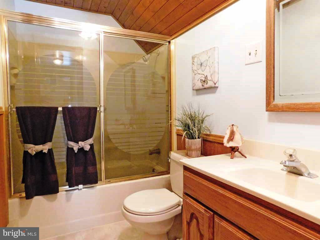 2 Hollow Road Levittown, PA 19056 - Photo 27 of 39 Bathroom