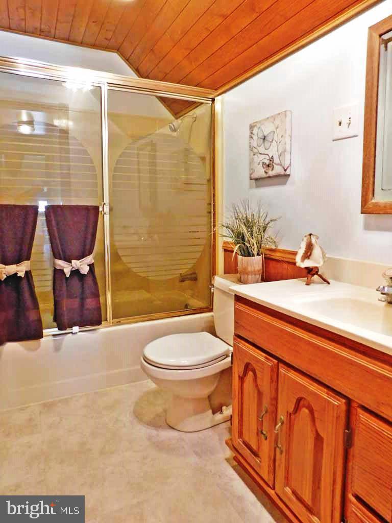 2 Hollow Road Levittown, PA 19056 - Photo 28 of 39 Bathroom