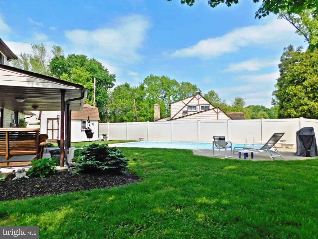 2 Hollow Road Levittown, PA 19056 - Photo 35 of 39 Rear View