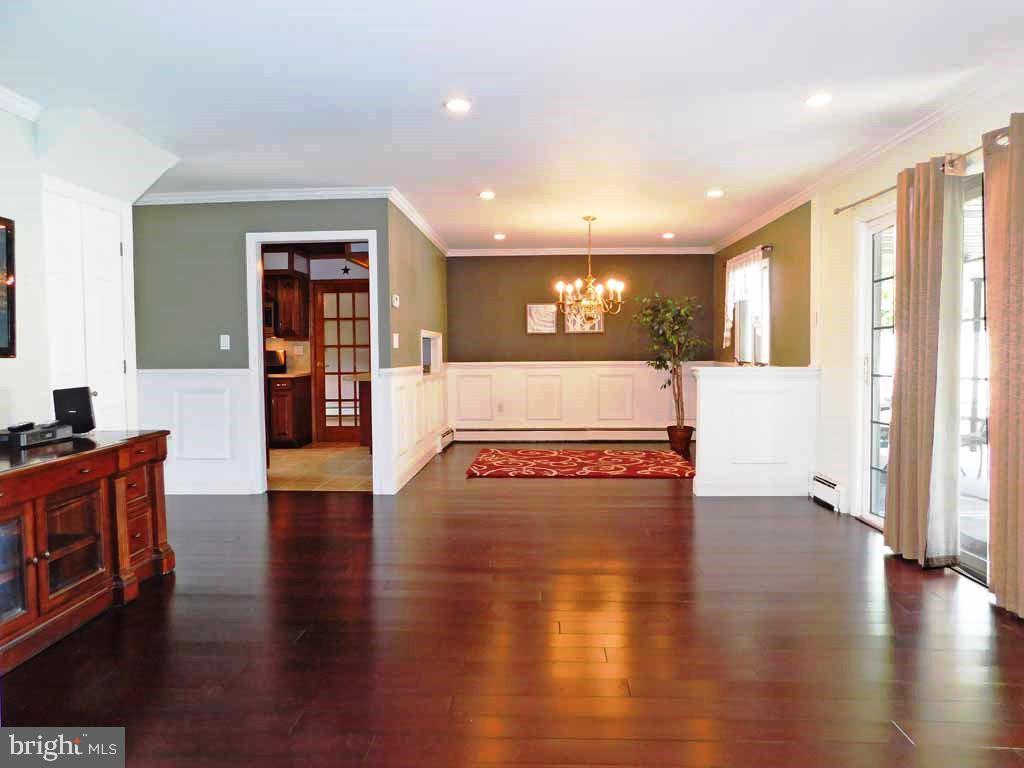 2 Hollow Road Levittown, PA 19056 - Photo 5 of 39 Living Room